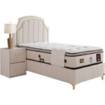 Ensemble de lit coffre 90x200 en velours beige avec un matelas à ressorts ensachés 7 zones de confort de la collection DELHI